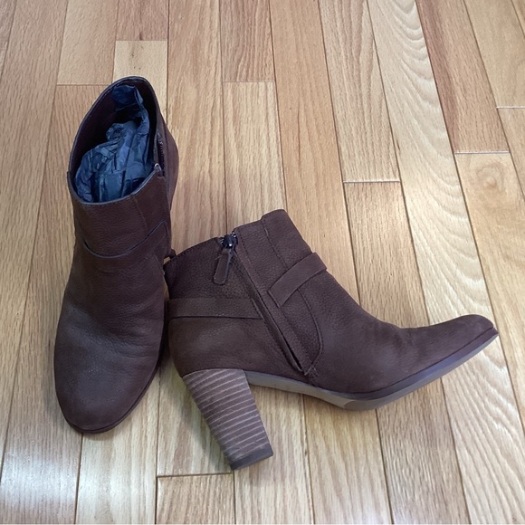 Cole Haan Brown Leather Calixta Booties size 7 - Picture 3 of 16